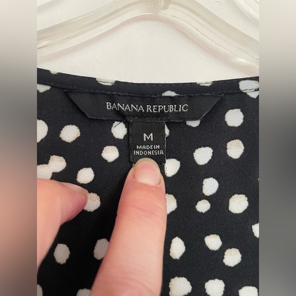 Banana Republic Womens Blouse Medium Polka Dot Surplice Flutter Sleeve Shirt Top - Picture 3 of 3